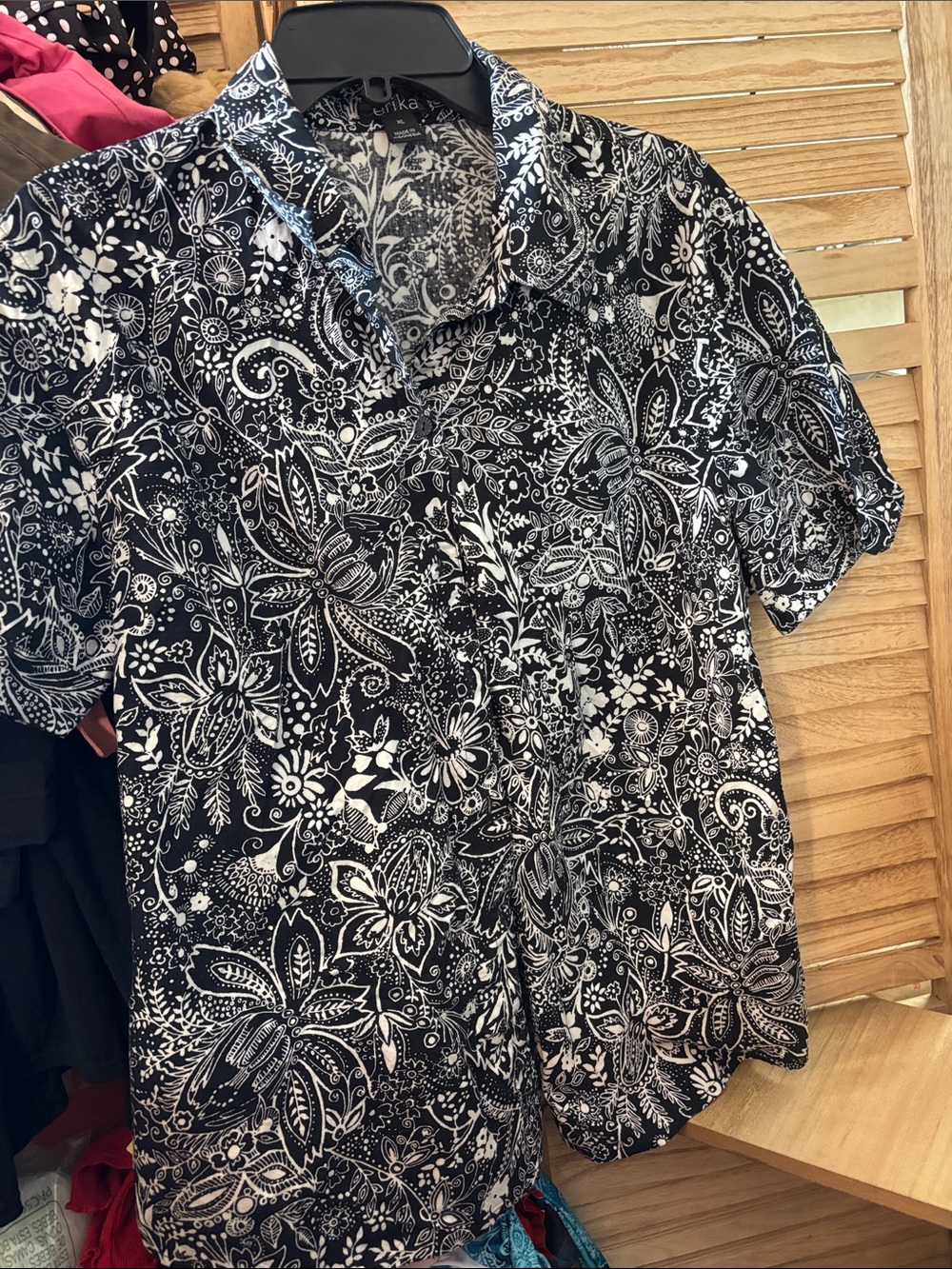Erika Black & White Floral Short-Sleeve Button-Down Shirt XL